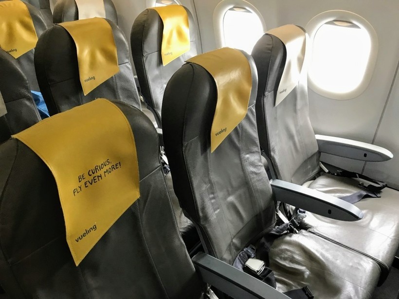 салон самолёта Vueling