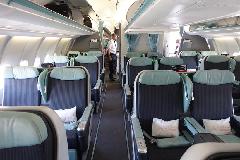 бизнес-класс в самолёте TunisAir