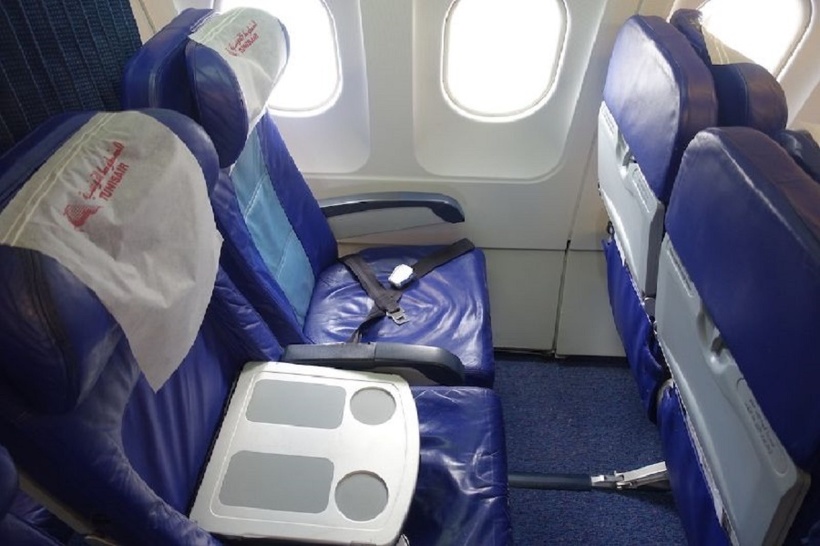 салон самолёта авиакомпании TunisAir