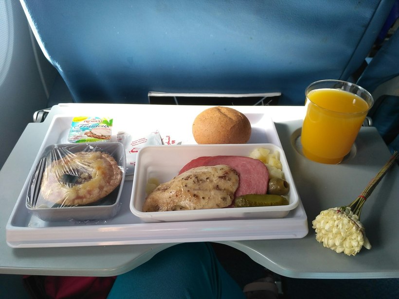 питание на борту самолёта TunisAir