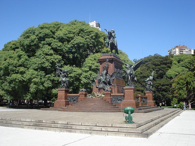 Памятник генералу Сан-Мартину