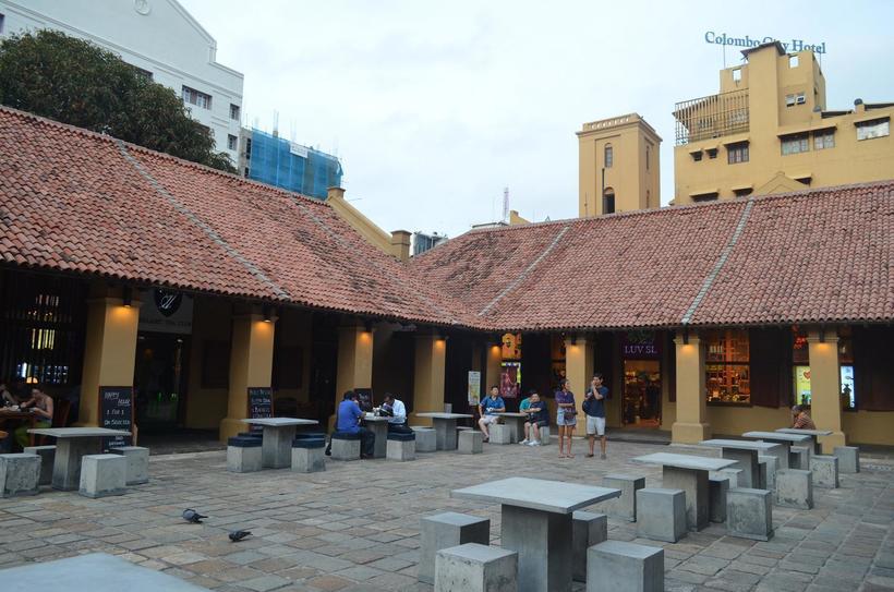 Днем людей немного