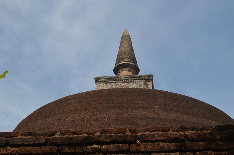 Ступа уцелела, но лишилась золотого покрытия