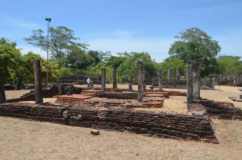 Руины одного из зданий бывшей столицы