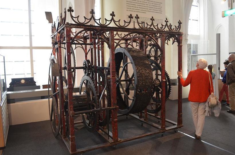 Один из старинных механизмов, способных играть мелодии