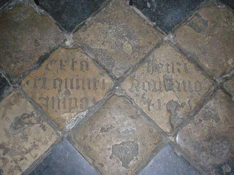 Старинные плиты на полу собора