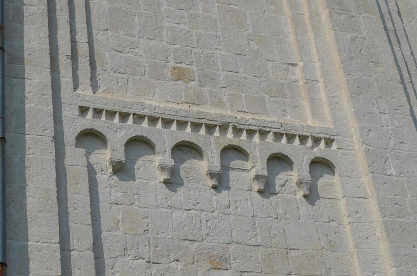 Одно из немногочисленных украшений церкви