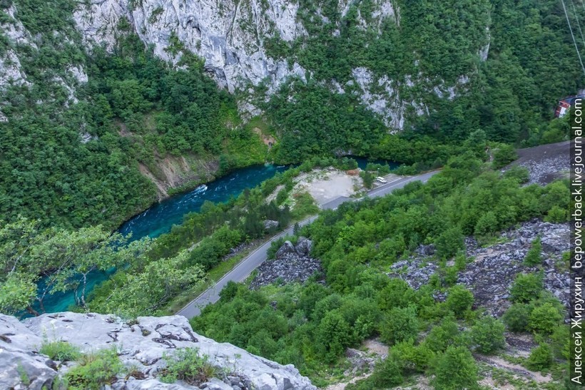 Дорога между Боснией и Черногорией — одна из красивейших границ