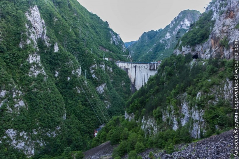 Дорога между Боснией и Черногорией — одна из красивейших границ