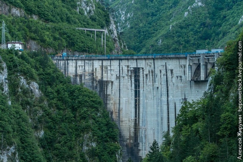 Дорога между Боснией и Черногорией — одна из красивейших границ
