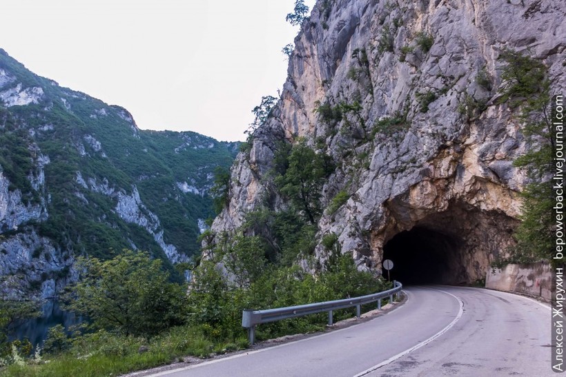 Дорога между Боснией и Черногорией — одна из красивейших границ
