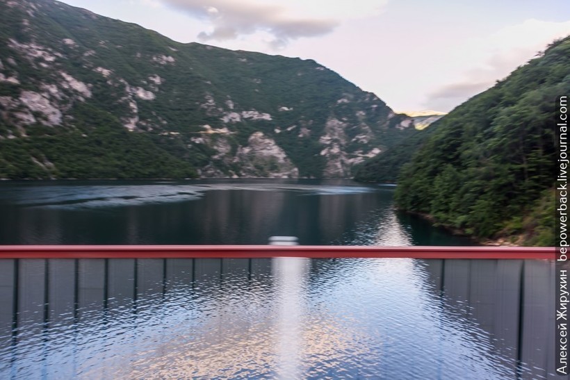 Дорога между Боснией и Черногорией — одна из красивейших границ