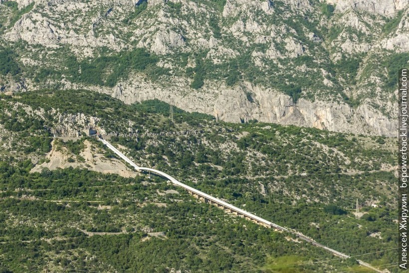 Дорога между Боснией и Черногорией — одна из красивейших границ