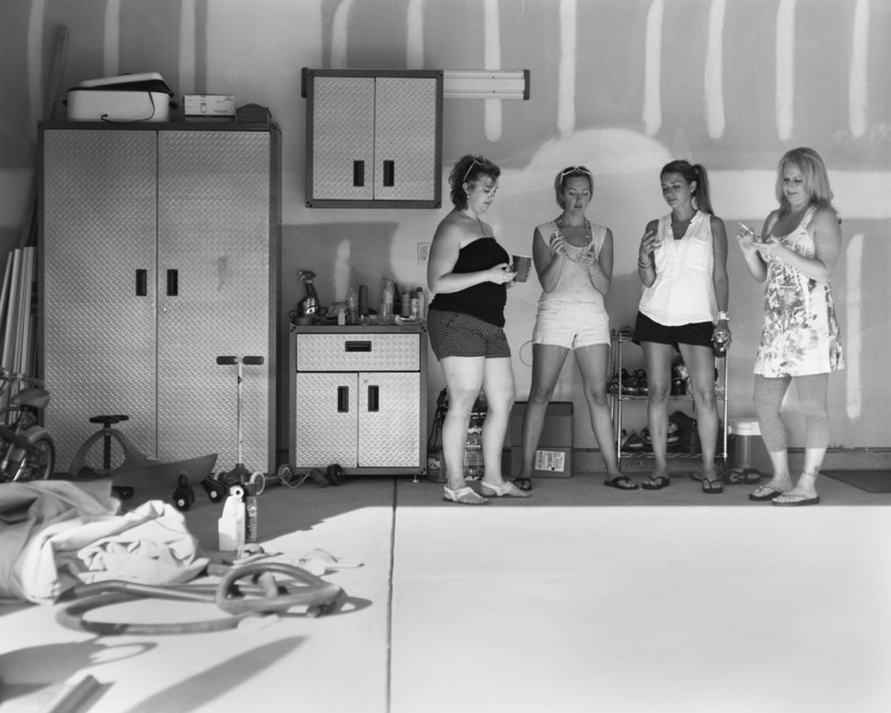 Между нами пропасть: 20 фотографий из повседневной жизни, с которых удалили телефоны