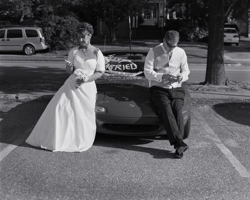 Между нами пропасть: 20 фотографий из повседневной жизни, с которых удалили телефоны