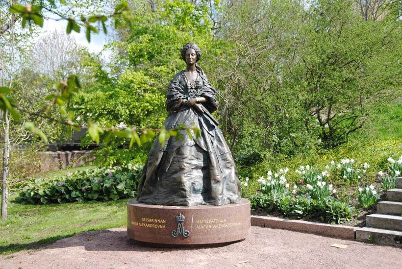 Памятник императрице Марии Александровне Памятник императрице Марии Александровне