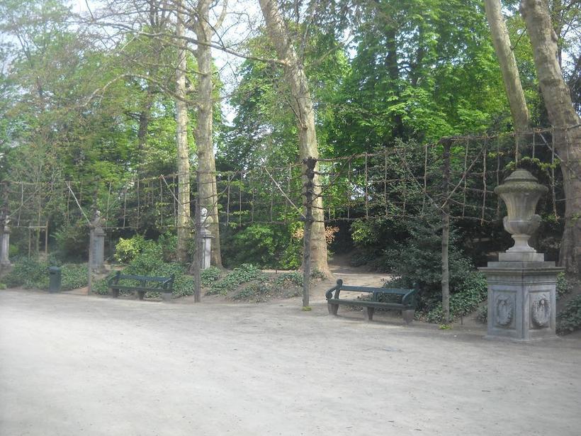 Приятно посидеть в парке при хорошей погоде