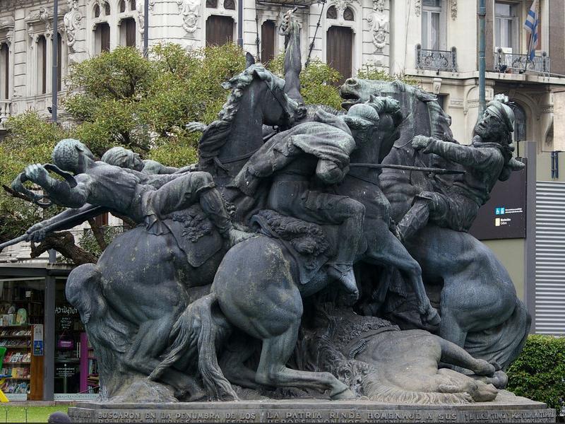 Впечатляющий памятник