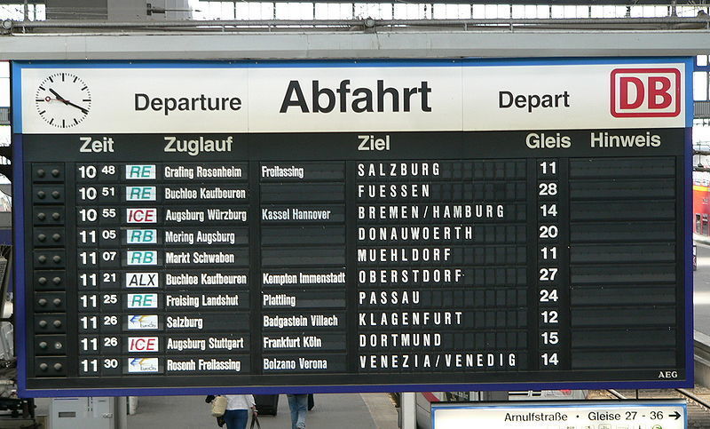 Информационные табло хорошо различимы