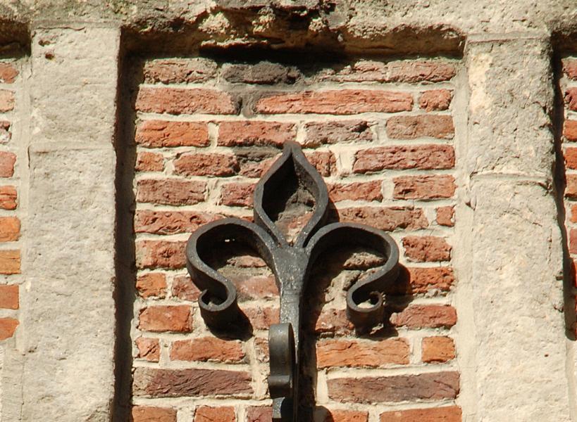 Многие дома построены века назад