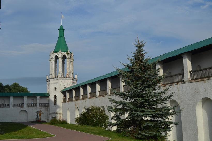 Территория красивая и ухоженная