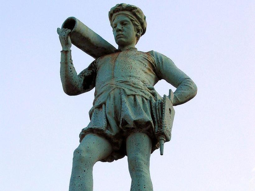 Попробуйте угадать, кто по профессии этот юноша