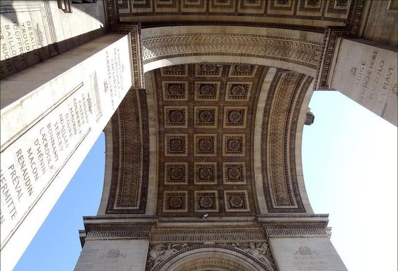 Все доступные поверхности покрыты надписями 