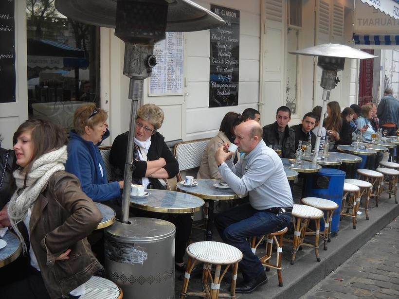 Одно из уличных кафе на площади Тертр