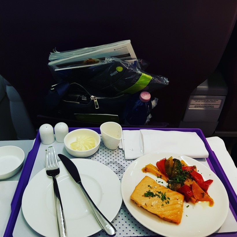 питание для пассажиров бизнес-класс на самолёте авиакомпании S7Airlines