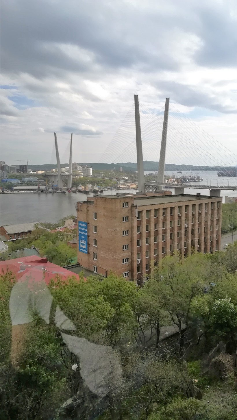 Вид из окна фуникулера во время поездки