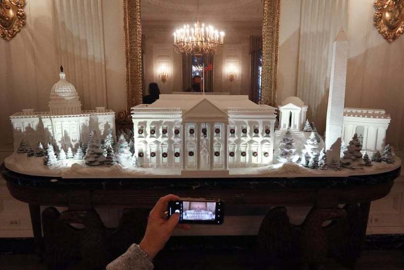Блог - Как Мелания Трамп украсила Белый дом к Рождеству в фотографиях Как Мелания Трамп украсила Белый дом к Рождеству в фотографиях