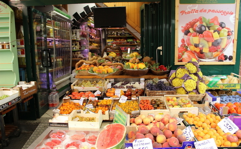 Фруктовые лотки в сентябрьском Риме.
