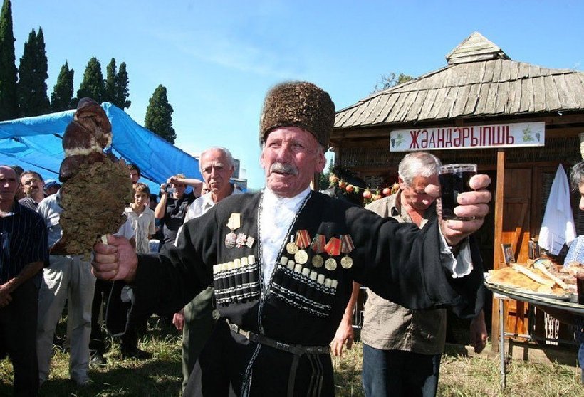 Ноябрьский праздник молодого вина в Ачандаре (Абхазия)