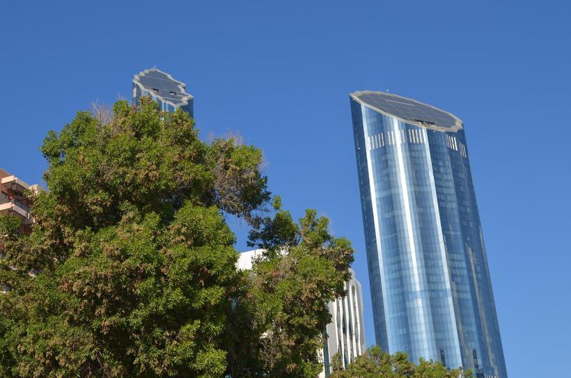 Башни торгового комплекса видны за версту