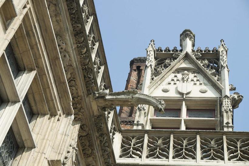 Оформление музея Клюни настраивает посетителей на нужный лад