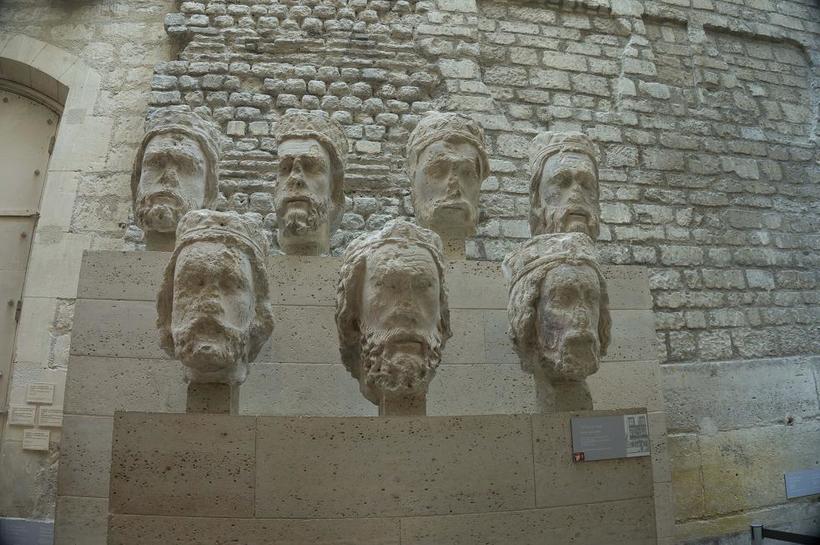 Отбитые головы библейских царей