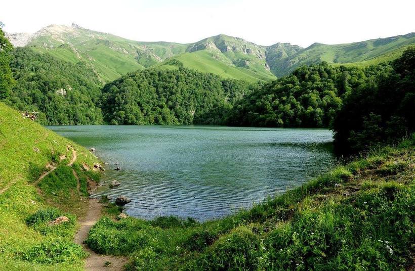 Горное озеро Гёйгёль