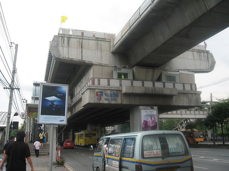 Опоры и эстакады выглядят довольно неприглядно