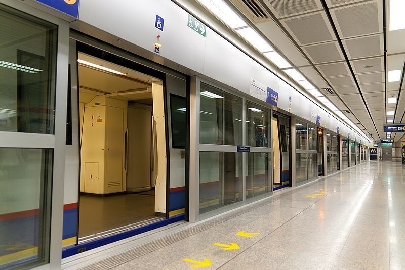 Вестибюль станции MRT
