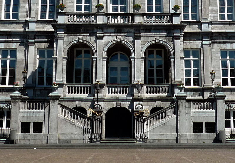 Лестница напоминает фасад дворца Фонтенбло