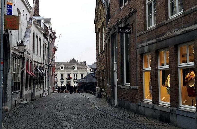 Повсюду витрины