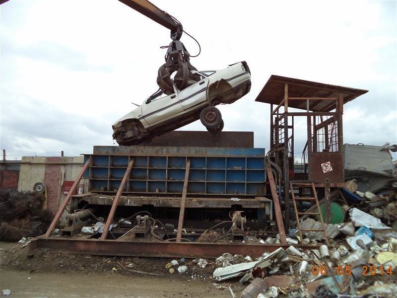 17 впечатляющих фотографий о том, как утилизируют старые машины