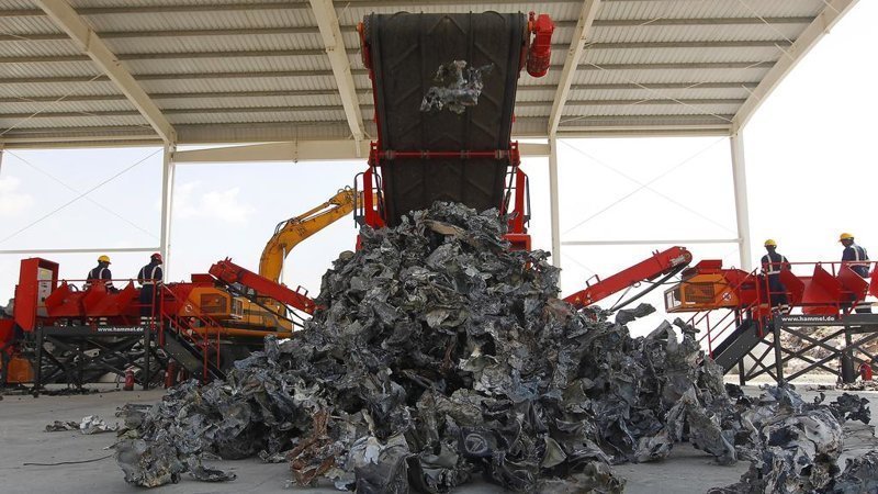 17 впечатляющих фотографий о том, как утилизируют старые машины