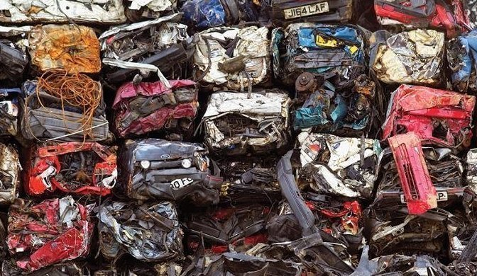 17 впечатляющих фотографий о том, как утилизируют старые машины