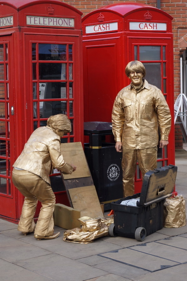 Уличные артисты в Стратфорде