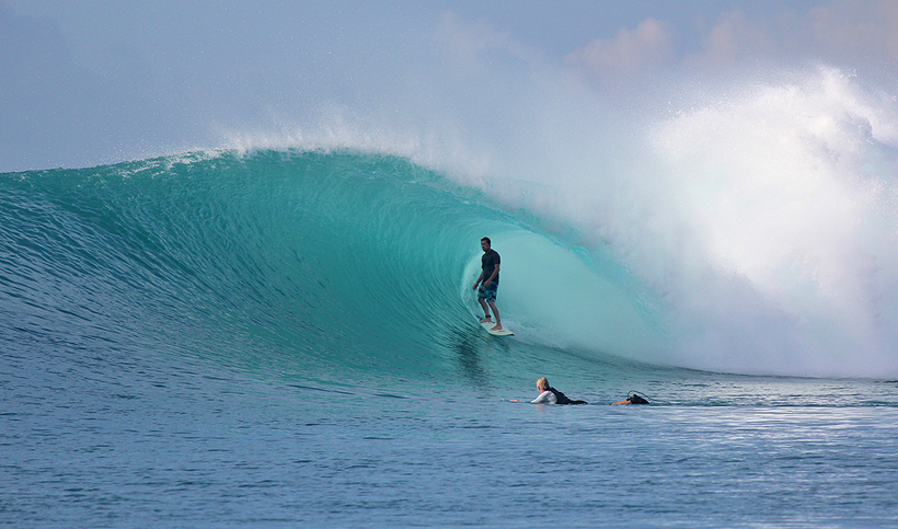 Серфинг на Ментавай, запад Суматры
