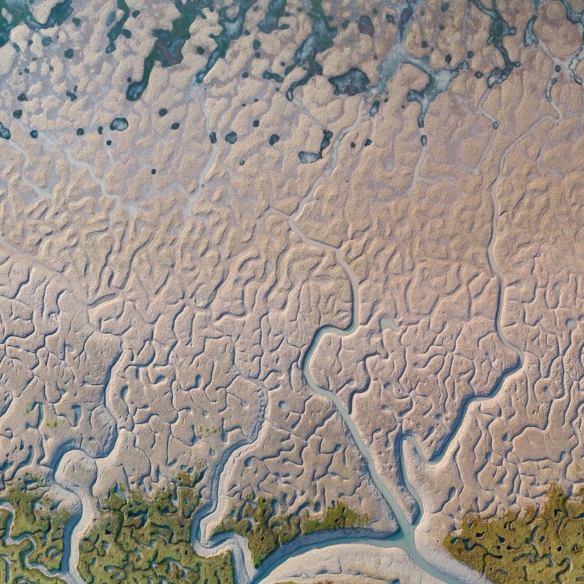 Блог - Абстрактные аэрофотографии водоемов, подчеркивающие хрупкую красоту Земли Абстрактные аэрофотографии водоемов, подчеркивающие хрупкую красоту Земли