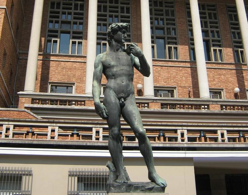 Статуя Давида ни к селу ни к городу