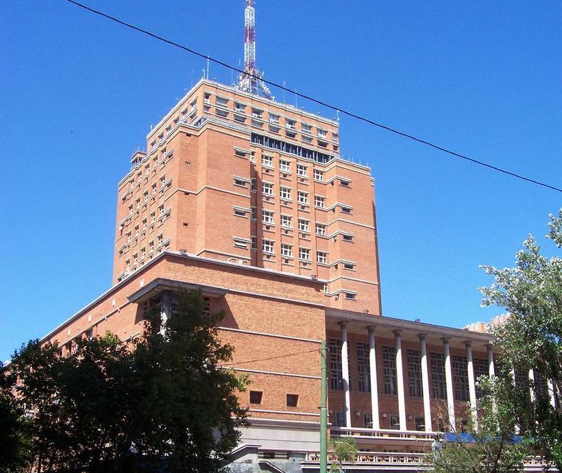 На башню мэрии можно забраться и обозреть панораму города