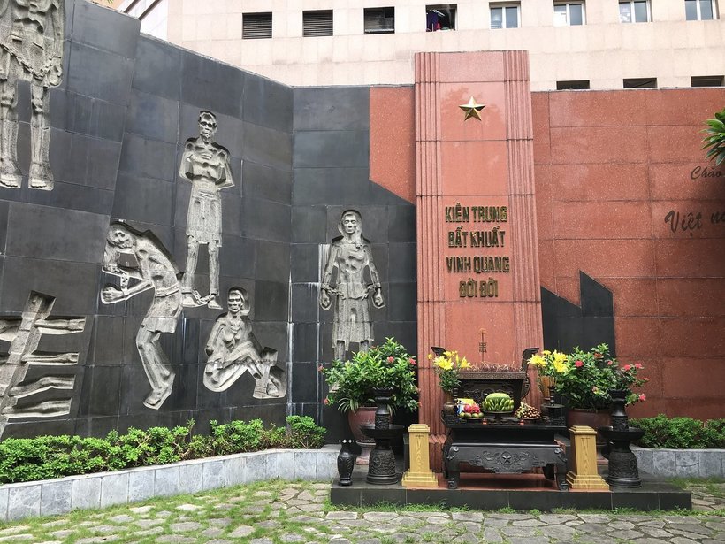 Экскурсия в тюрьму Хоа Ло в Ханое